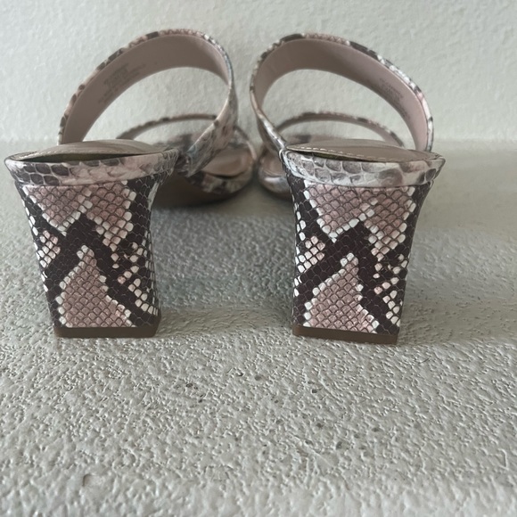 Kelly and Katie Sandals Size 7.5 - Picture 4 of 4